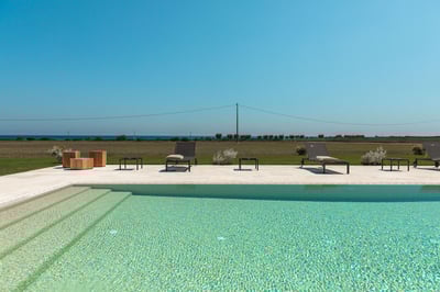 Luxury Villa Photo #10