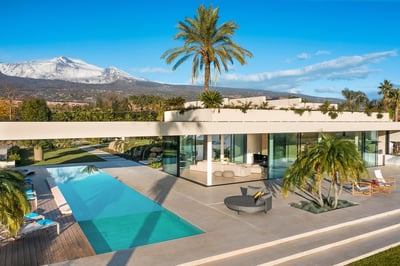 Luxury Villa Photo #2