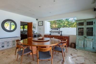 Luxury Villa Photo #17