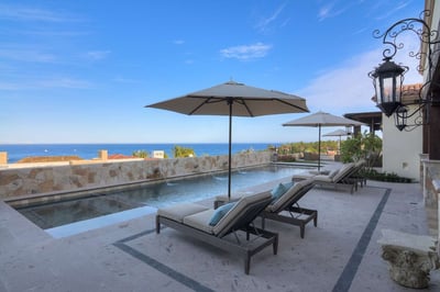 Luxury Villa Photo #3