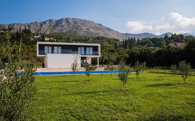 Luxury Villa Photo #3