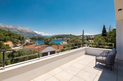 Luxury Villa Photo #36