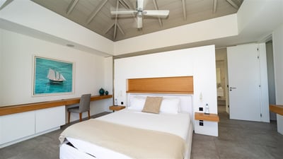 Luxury Villa Photo #16