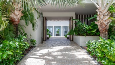 Luxury Villa Photo #26