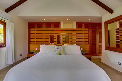 Luxury Villa Photo #23