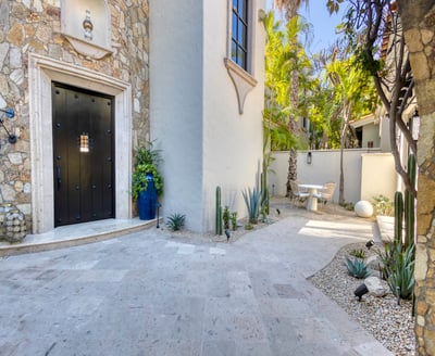 Luxury Villa Photo #32