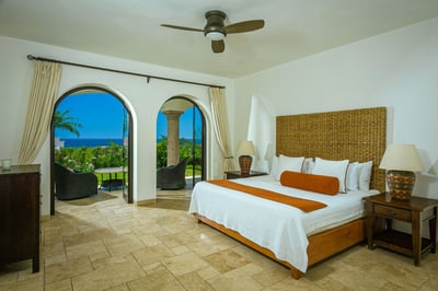 Luxury Villa Photo #34