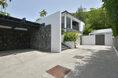 Luxury Villa Photo #23