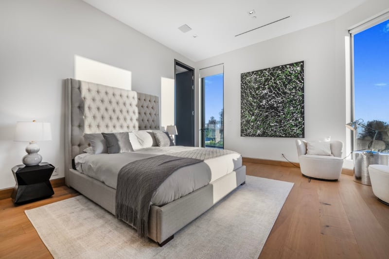 Linda Flora Modern Estate