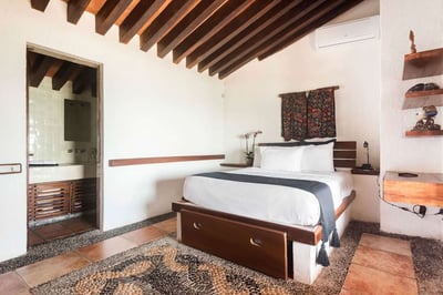 Luxury Villa Photo #36