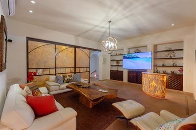 Luxury Villa Photo #28