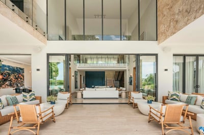 Luxury Villa Photo #9