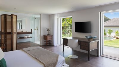 Bedroom 4: A king size bed, air conditioning, ceiling fan, HD-TV, dish network, safe, dressing 