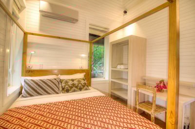#8. Queen Bed, AC, Closet, Ensuite!