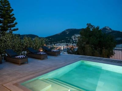 Luxury Villa Photo #4
