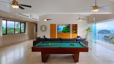 Luxury Villa Photo #31