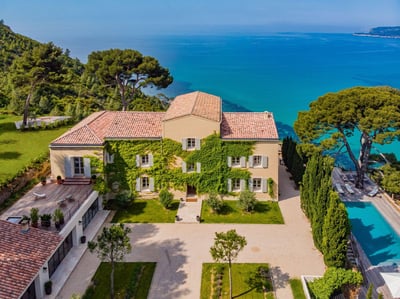 Luxury Villa Photo #3