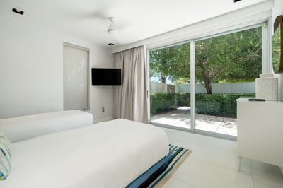 Luxury Villa Photo #40