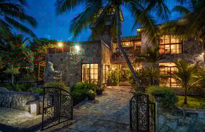 Luxury Villa Photo #3