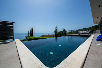 Luxury Villa Photo #6