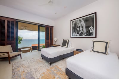 Luxury Villa Photo #12