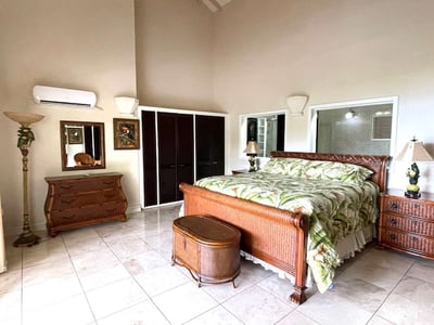 Luxury Villa Photo #18