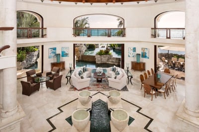 Luxury Villa Photo #17