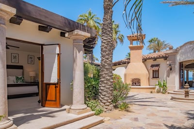 Luxury Villa Photo #13