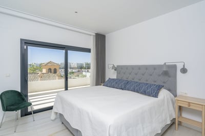 Luxury Villa Photo #17