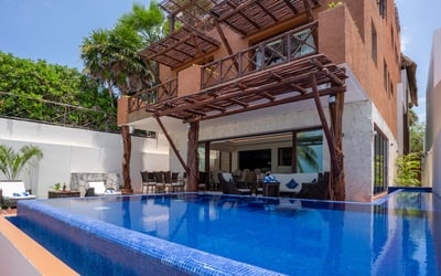 Luxury Villa Photo #5