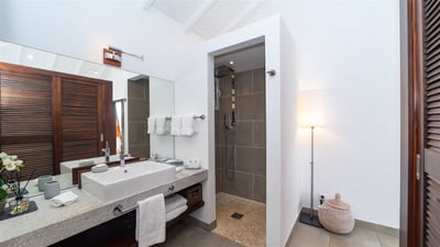 Luxury Villa Photo #32