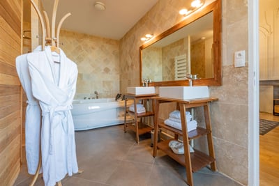 Luxury Villa Photo #22