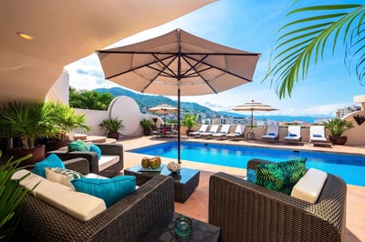 Luxury Villa Photo #4