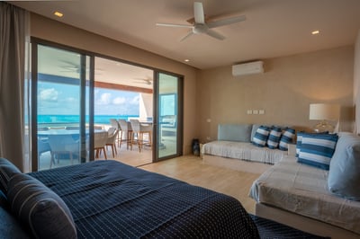Luxury Villa Photo #26
