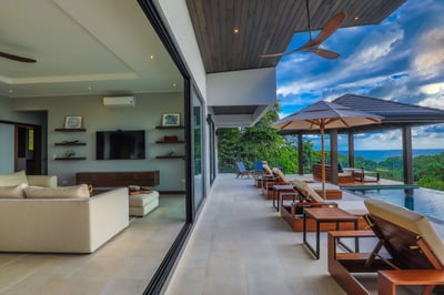 Luxury Villa Photo #14