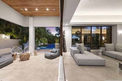 Luxury Villa Photo #15