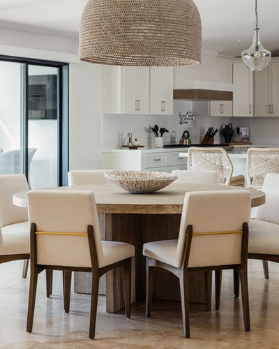 Table for 6 off the kitchen