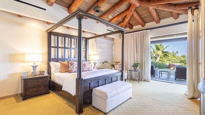 Luxury Villa Photo #14