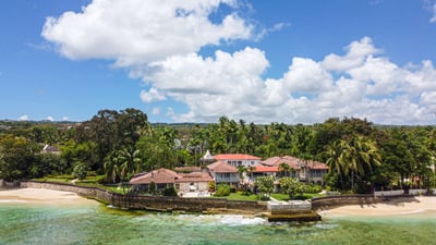 Luxury Villa Photo #3