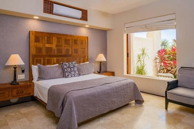 Luxury Villa Photo #39