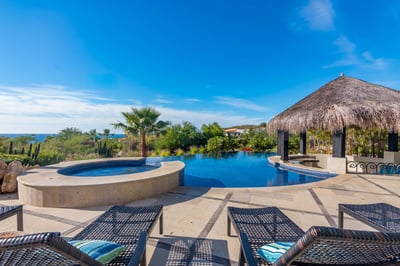 Luxury Villa Photo #4