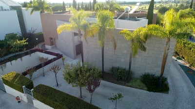 Luxury Villa Photo #32