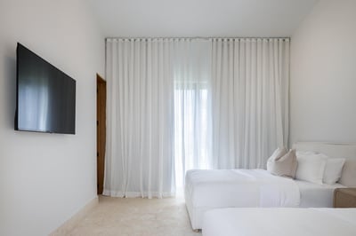 Luxury Villa Photo #23