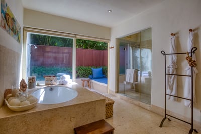 Luxury Villa Photo #37