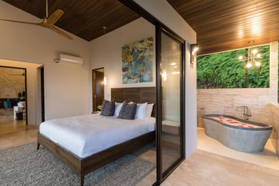 Luxury Villa Photo #25