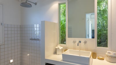 Luxury Villa Photo #30