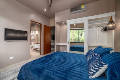 Luxury Villa Photo #16