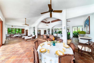 Luxury Villa Photo #16