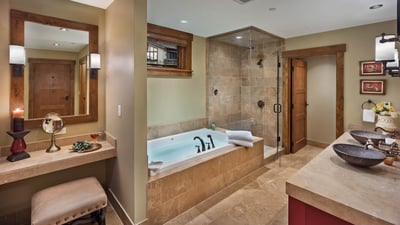 Primary ensuite with Jacuzzi tub