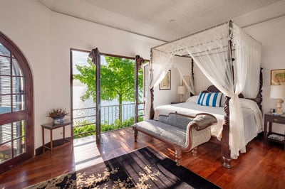 Luxury Villa Photo #16